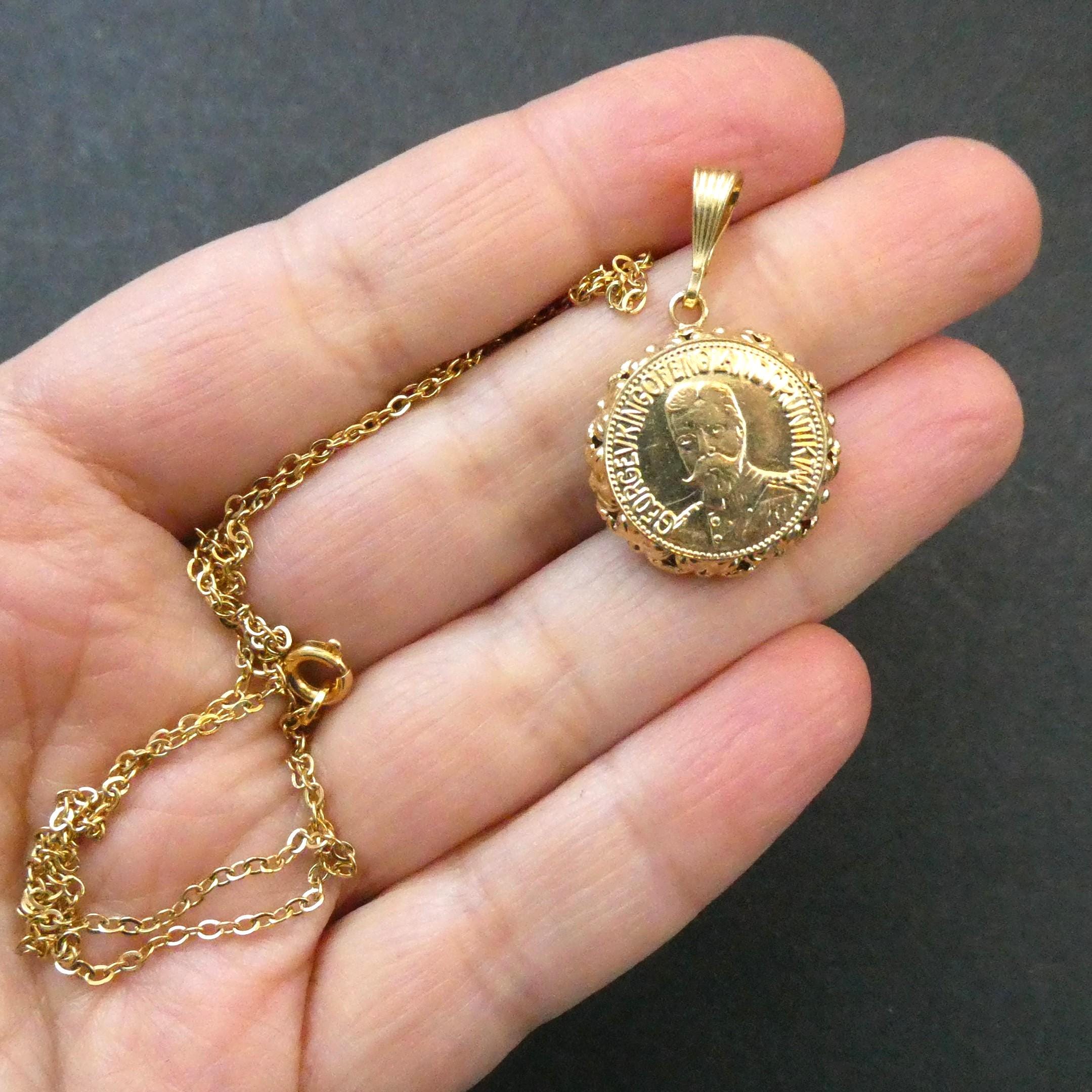 Rare Antique George V Medal Locket Photo Frame WWI Era English Royal Souvenir