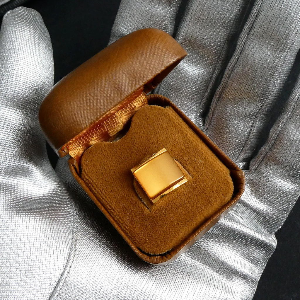 Vintage 1960s Tie Pin Tack Stud in the Original Meakers of Picadilly Box - English Midcentury Thermoset Moonglow Lucite Mod Gentleman's Accessory