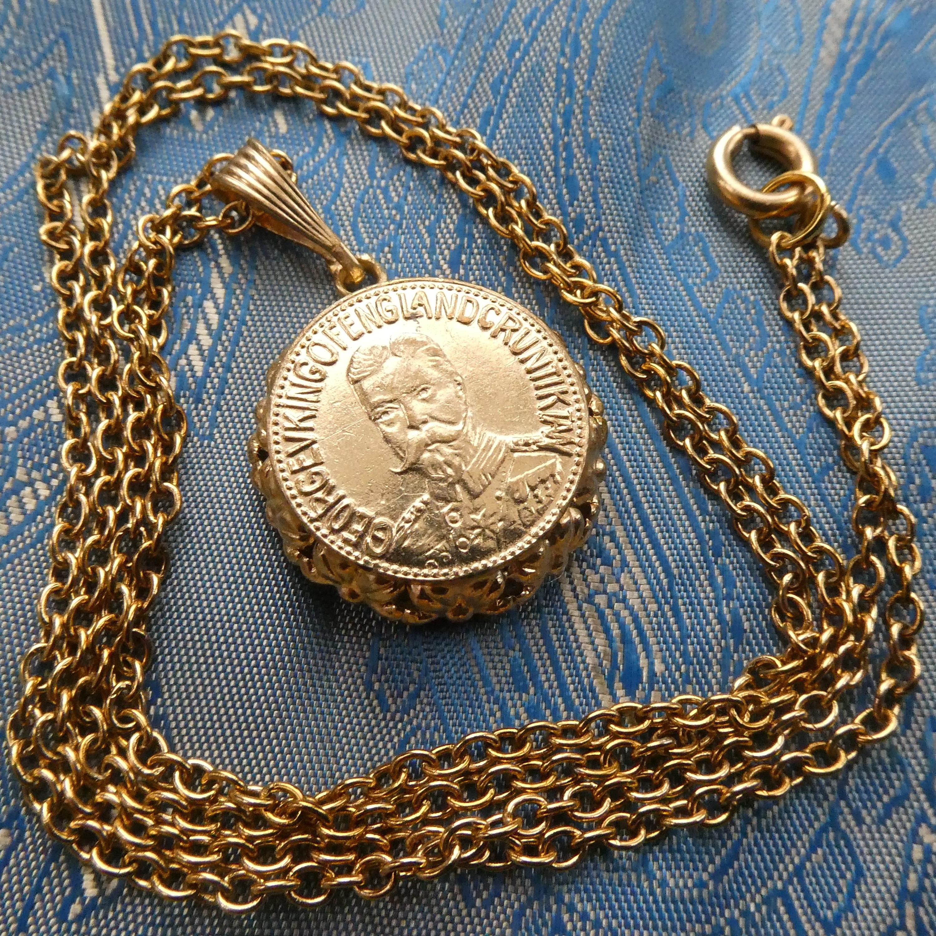 Rare Antique George V Medal Locket Photo Frame WWI Era English Royal Souvenir